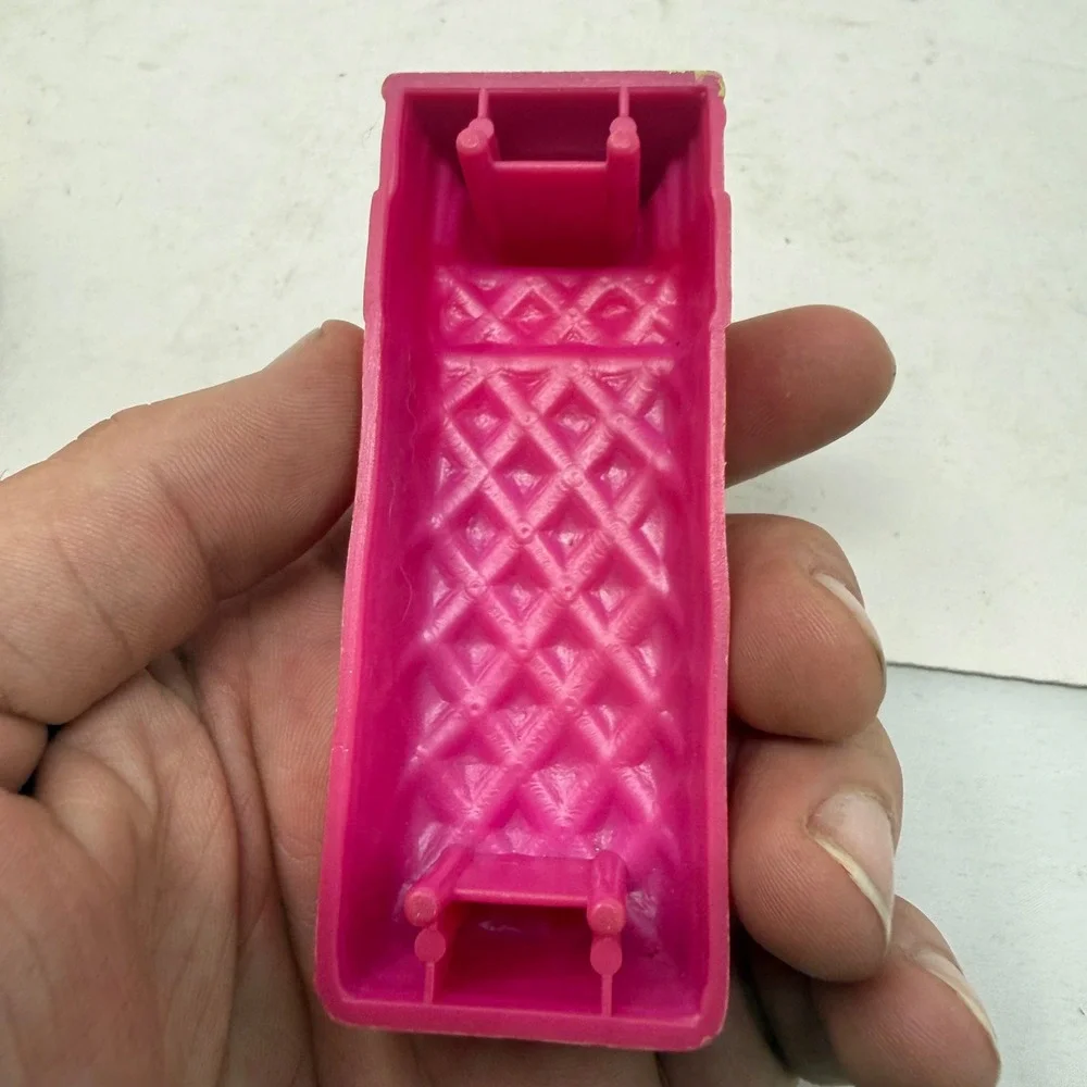 Mattel Polly Pocket Pink Quilted Bed Dollhouse Furniture Accessory Lime Green